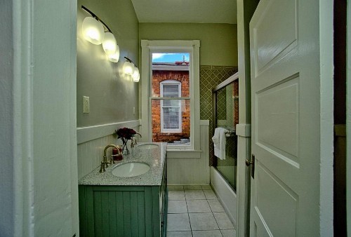 2 Bedroom Renovated Townhouse in Downtown Savannah - image 7