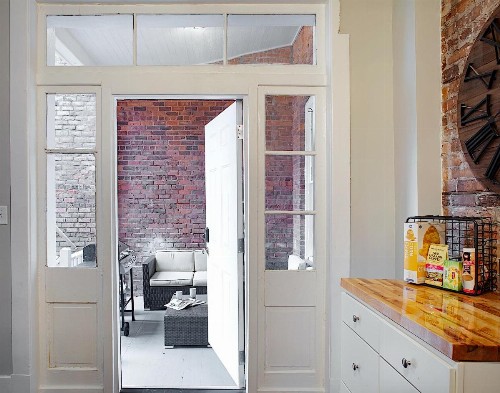 Newly Renovated Historic Savannah Townhome! - image 11