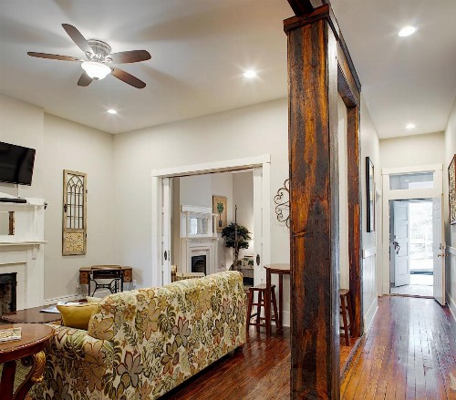 Newly Renovated Historic Savannah Townhome! - image 12