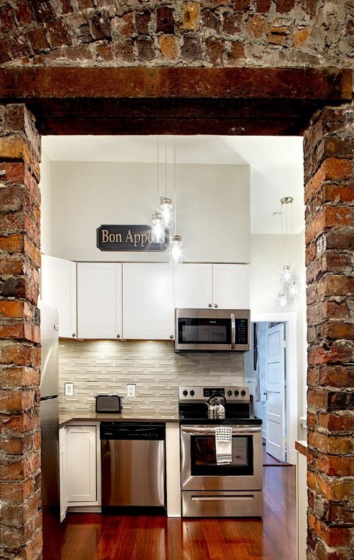 Newly Renovated Historic Savannah Townhome! - image 8