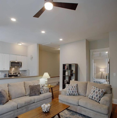 414B Waldburg st · 2 Bedroom Oasis near Forsyth Park - image 5