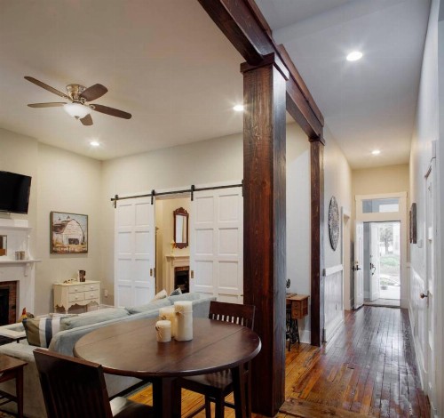 414 Waldburg A · Newly Renovated Apt with outdoor space! - image 12