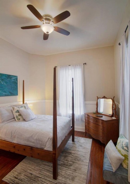 414 Waldburg A · Newly Renovated Apt with outdoor space! - image 6