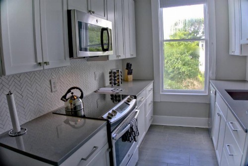 Beautiful Brick 2 Bedroom Home - image 12