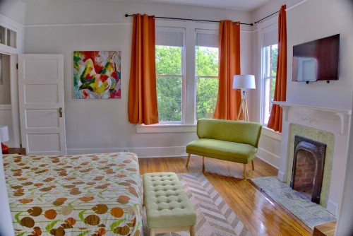 Beautiful Brick 2 Bedroom Home - image 9