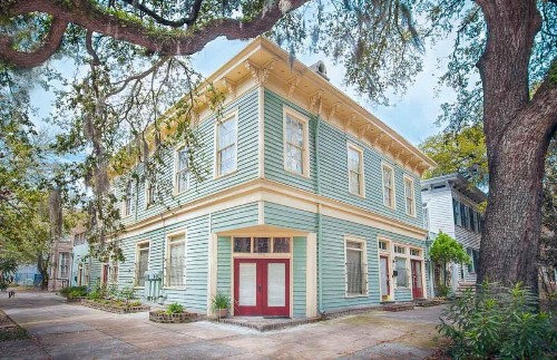Corner Door Townhome 4 Bedroom by Lucky Savannah - image 6