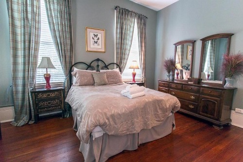 Corner Door Townhome 4 Bedroom by Lucky Savannah - image 8