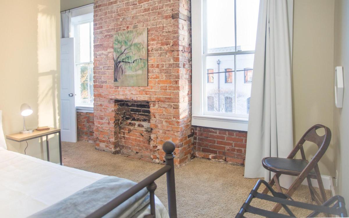 Greene Square Getaway by Lucky Savannah - image 7