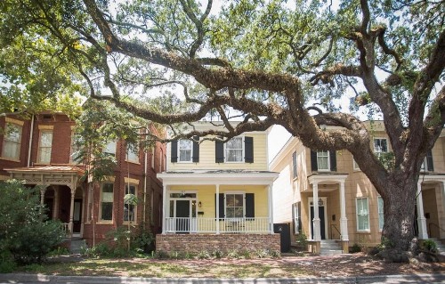 Oakview Manor by Lucky Savannah - image 1