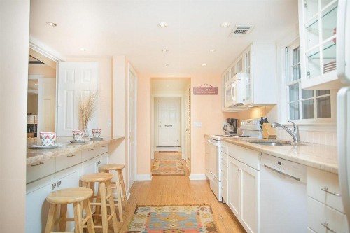 Cohen House Garden Apartment by Lucky Savannah - image 8