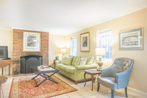 Chatham Square Garden Apartment by Lucky Savannah - image 10