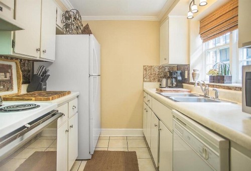 Chatham Square Garden Apartment by Lucky Savannah - image 12