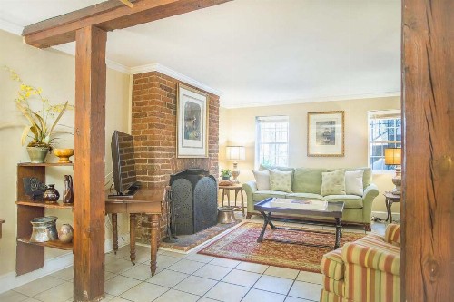 Chatham Square Garden Apartment by Lucky Savannah - image 9