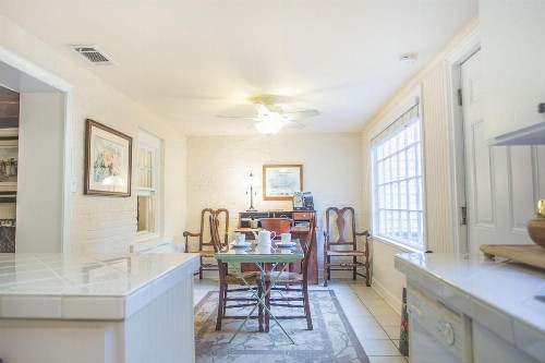 Canterbury Garden Apartment by Lucky Savannah - image 6