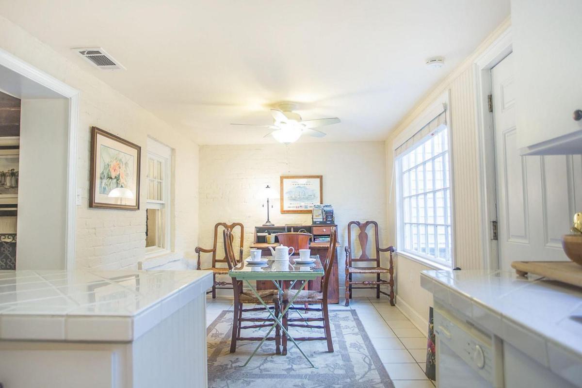 Canterbury Garden Apartment by Lucky Savannah - image 6
