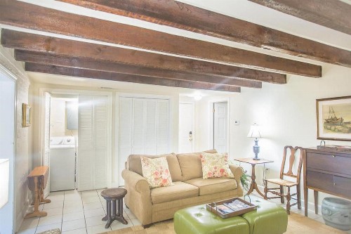 Canterbury Garden Apartment by Lucky Savannah - image 7