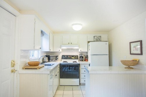 Canterbury Garden Apartment by Lucky Savannah - image 8