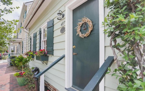 Freeman's Cottage by Lucky Savannah - image 9