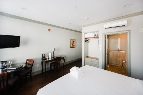 McDonoughs Inn Unit 2 by Lucky Savannah - image 9