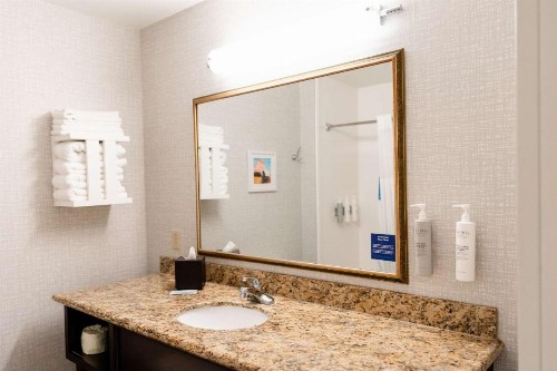 Hampton Inn & Suites Scottsbluff - image 10