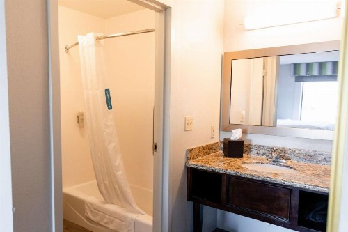Hampton Inn & Suites Scottsbluff - image 26