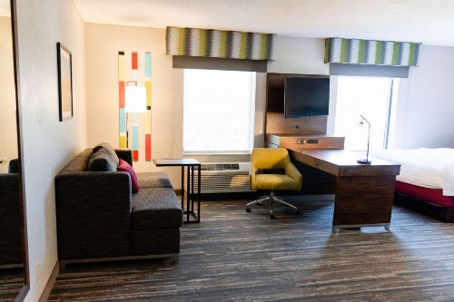 Hampton Inn & Suites Scottsbluff - image 32