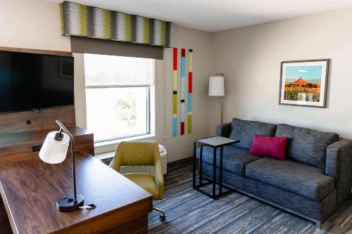 Hampton Inn & Suites Scottsbluff - image 37