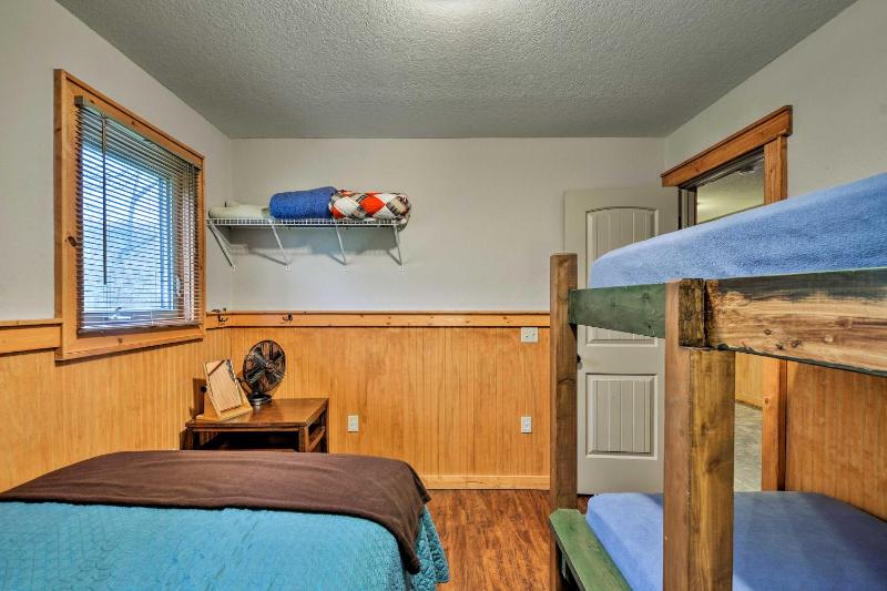Pet-Friendly Cabin - Guntersville Lake Less Than 2 Miles! - image 2
