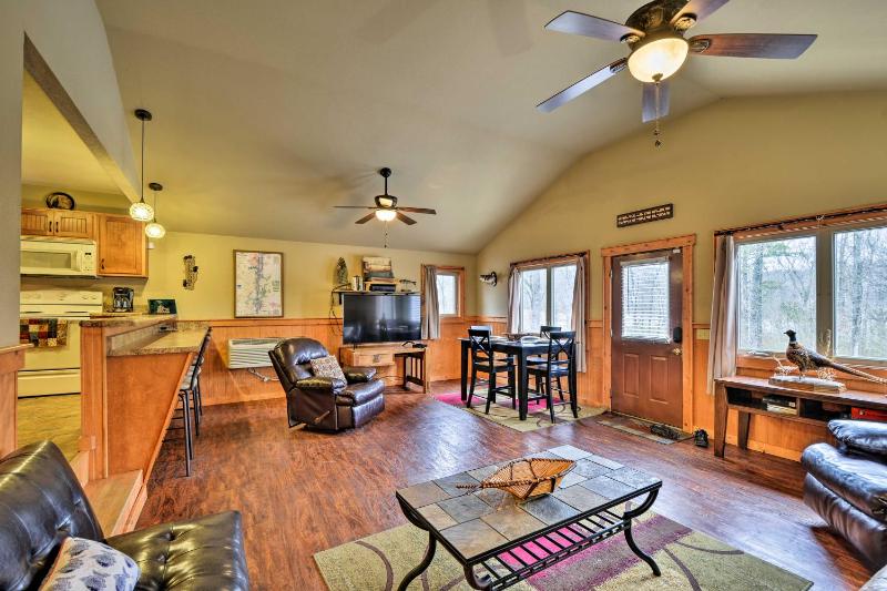Pet-Friendly Cabin - Guntersville Lake Less Than 2 Miles! - image 4