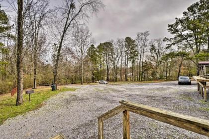 Pet-Friendly Cabin - Guntersville Lake Less Than 2 Miles! - image 6