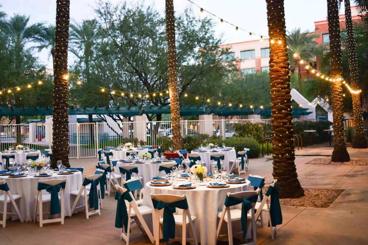 Hilton Garden Inn Scottsdale Old Town - image 2