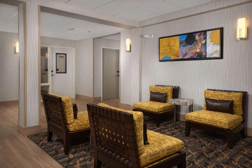 Hampton Inn & Suites Scottsdale On Shea Blvd - image 10
