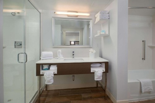 Hampton Inn & Suites Scottsdale On Shea Blvd - image 33