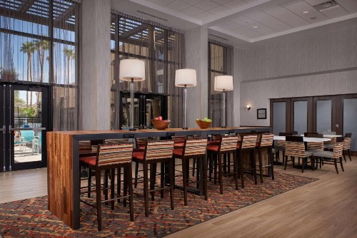Hampton Inn & Suites Scottsdale On Shea Blvd - image 8