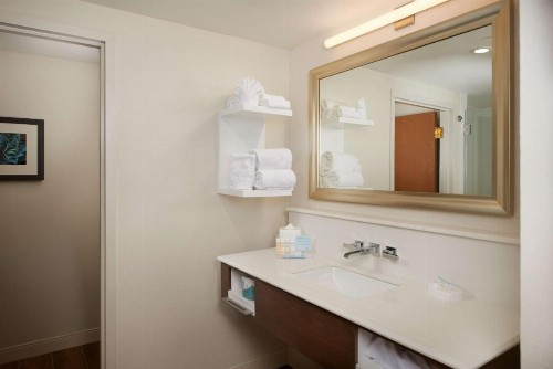 Hampton Inn & Suites Phoenix/Scottsdale - image 14