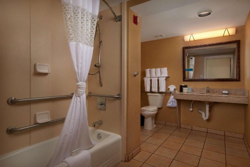 Hampton Inn & Suites Phoenix/Scottsdale - image 17