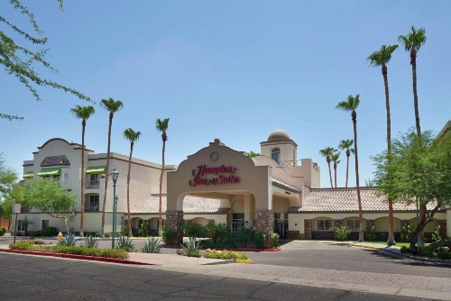 Hampton Inn & Suites Phoenix/Scottsdale - image 2