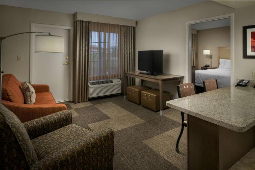 Hampton Inn & Suites Phoenix/Scottsdale - image 28