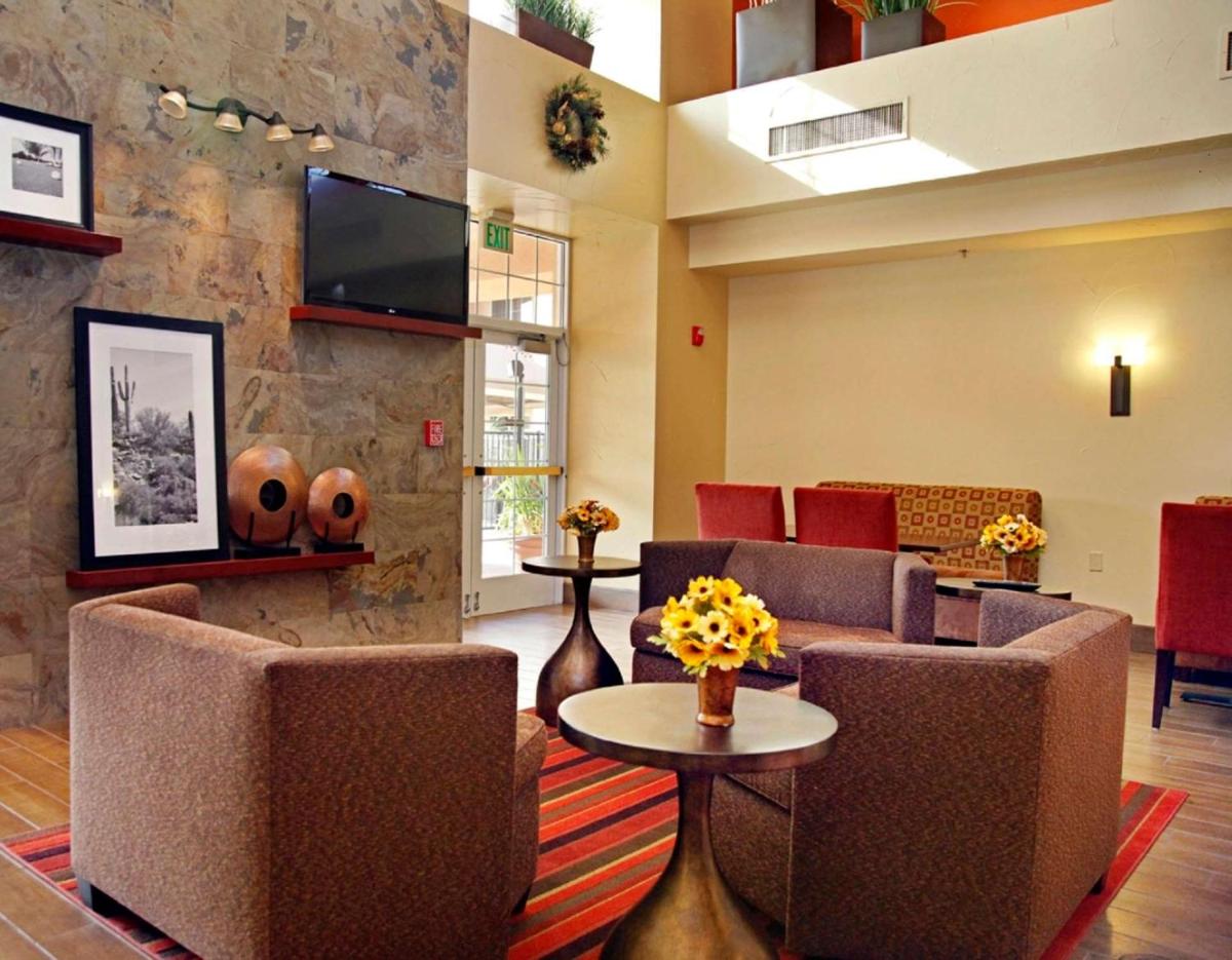 Hampton Inn & Suites Phoenix/Scottsdale - image 4