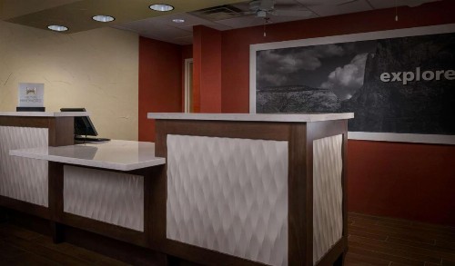 Hampton Inn & Suites Phoenix/Scottsdale - image 5