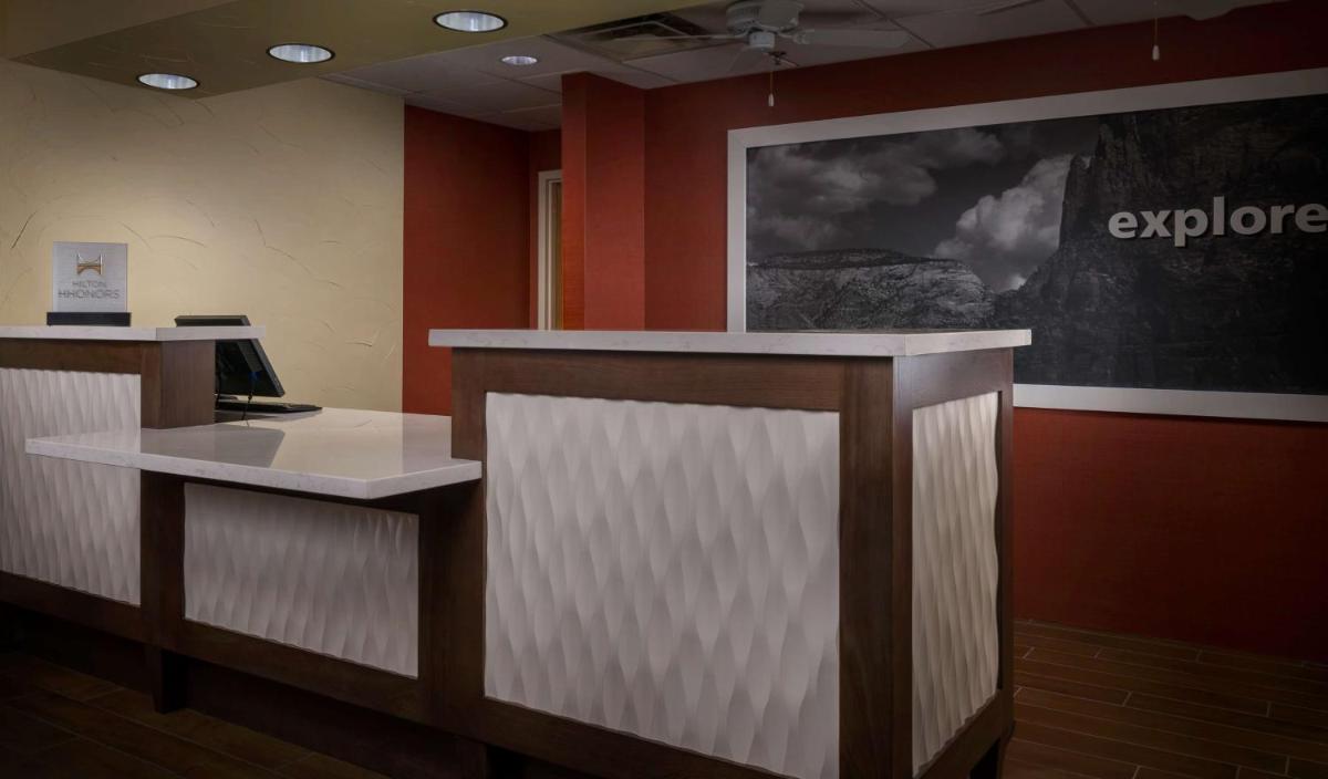 Hampton Inn & Suites Phoenix/Scottsdale - image 5