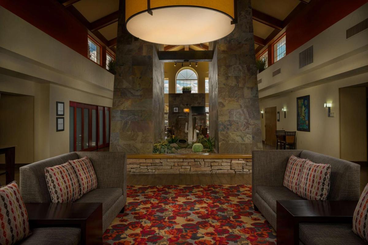 Hampton Inn & Suites Phoenix/Scottsdale - image 6