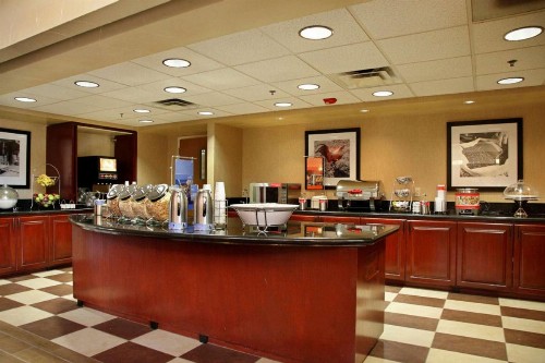 Hampton Inn & Suites Phoenix/Scottsdale - image 9
