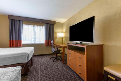 Best Western Plus Scottsdale Thunderbird Suites - image 14