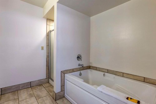 Best Western Plus Scottsdale Thunderbird Suites - image 16
