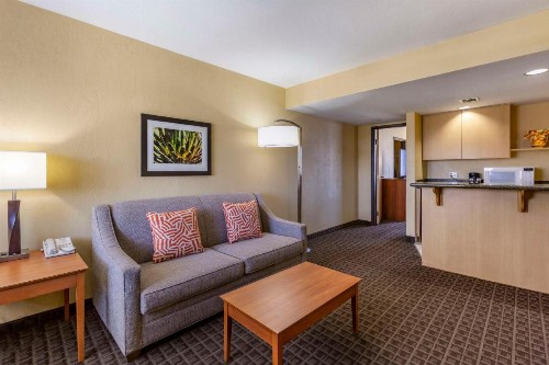 Best Western Plus Scottsdale Thunderbird Suites - image 17