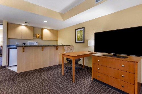 Best Western Plus Scottsdale Thunderbird Suites - image 18