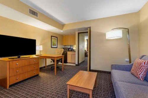 Best Western Plus Scottsdale Thunderbird Suites - image 21