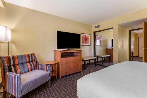 Best Western Plus Scottsdale Thunderbird Suites - image 26