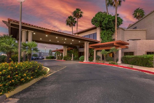 Best Western Plus Scottsdale Thunderbird Suites - image 31